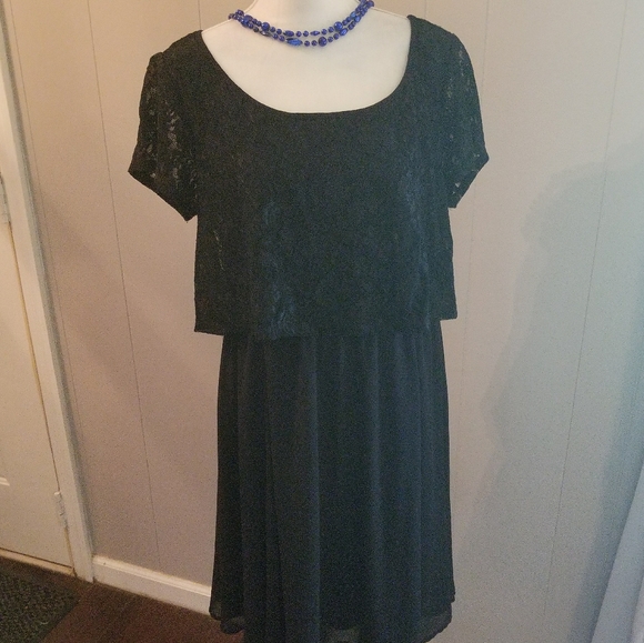 torrid Dresses & Skirts - Torrid short sleeved black dress with lace